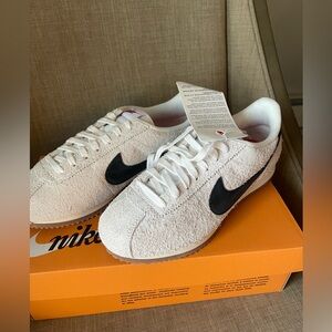 Original NIKE women new sneakers